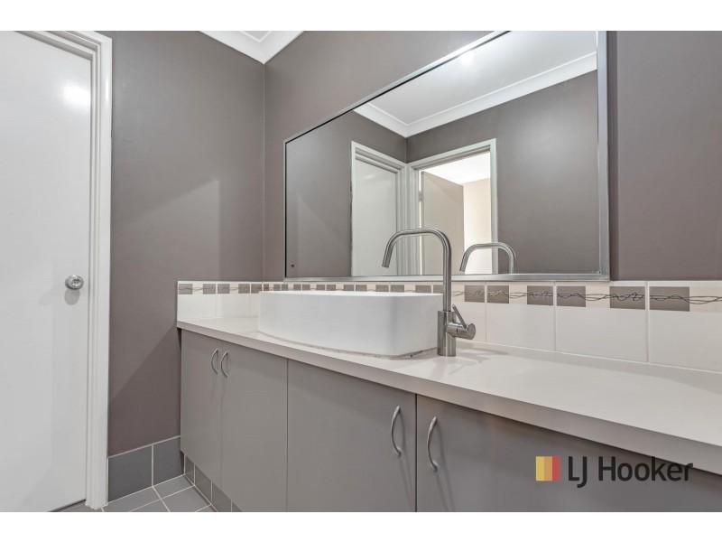 7 Dulegal Way, Aveley WA 6069