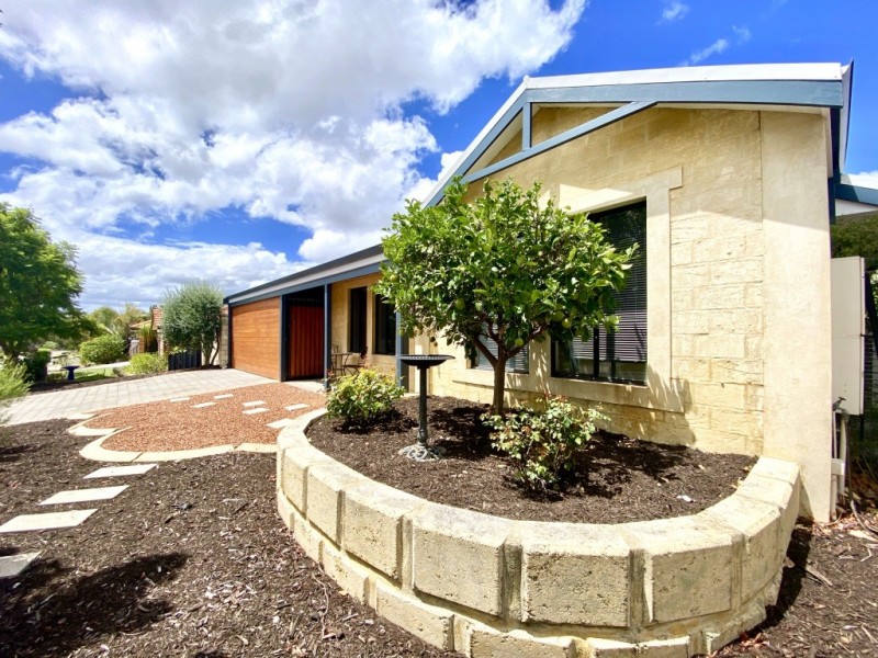 11 Woodview Retreat, Caversham WA 6055