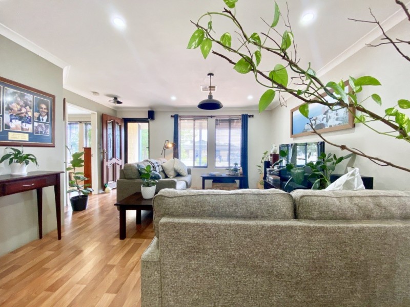 11 Woodview Retreat, Caversham WA 6055