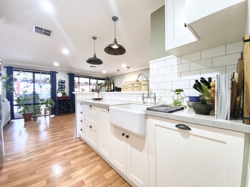 11 Woodview Retreat, Caversham WA 6055