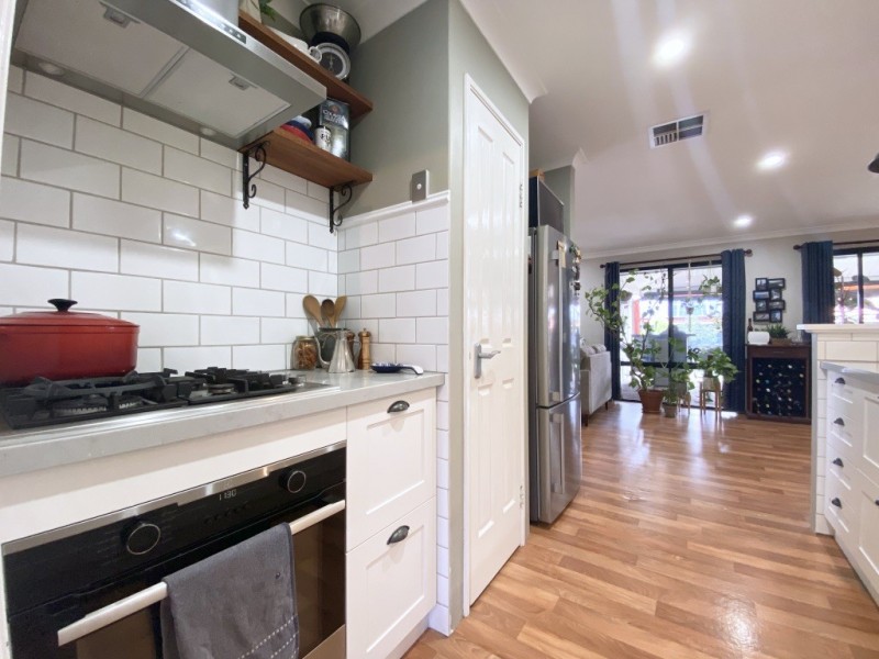 11 Woodview Retreat, Caversham WA 6055