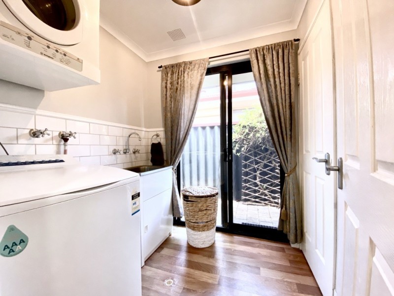 11 Woodview Retreat, Caversham WA 6055