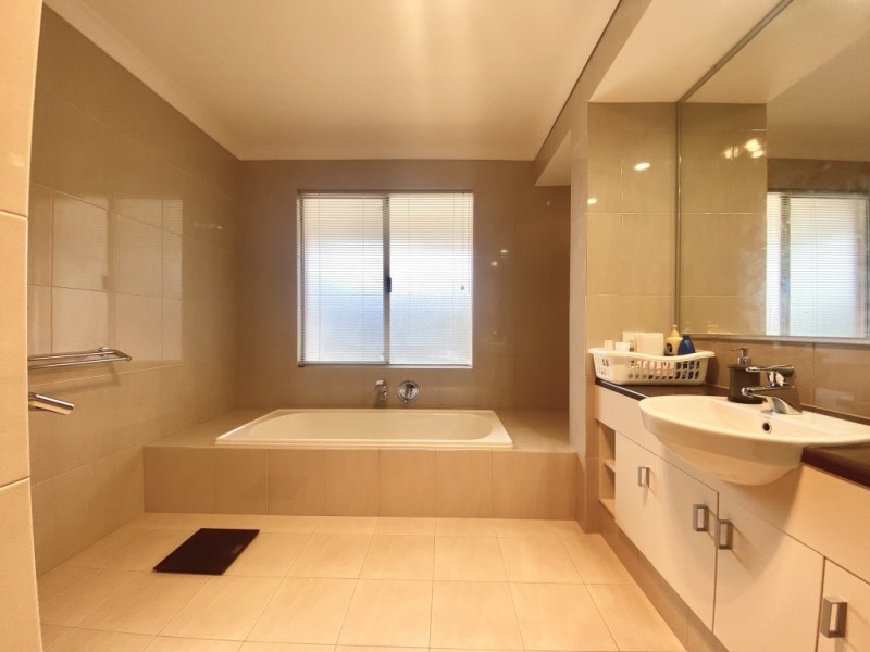 2 Ellery gate, Aveley WA 6069