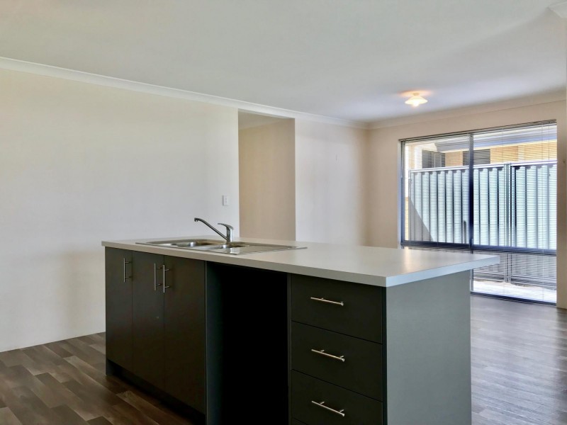 10 Fairoaks Way, Aveley WA 6069