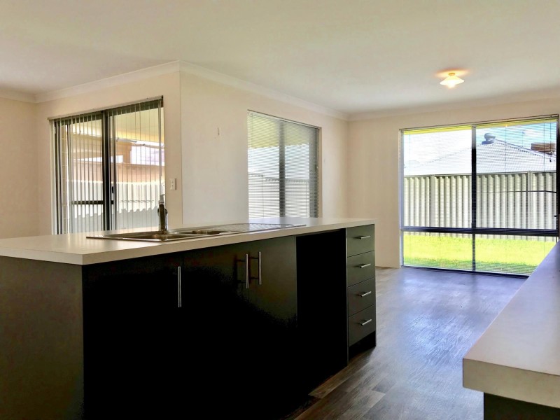 10 Fairoaks Way, Aveley WA 6069