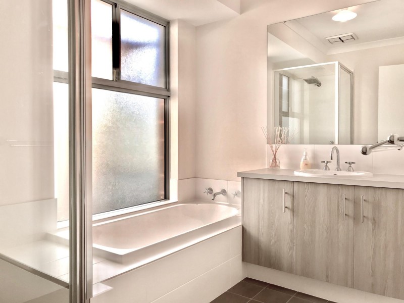 10 Fairoaks Way, Aveley WA 6069