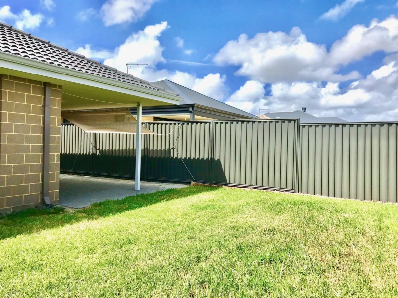 10 Fairoaks Way, Aveley WA 6069