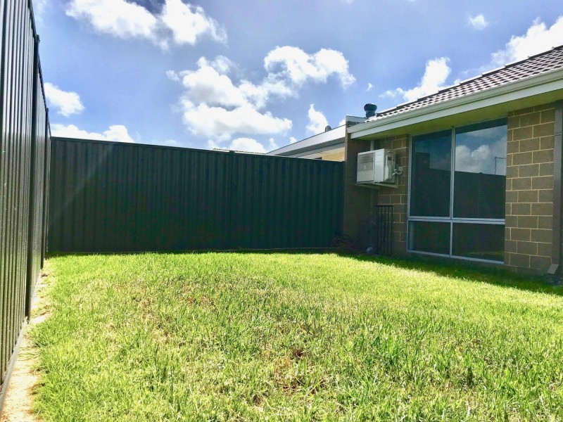 10 Fairoaks Way, Aveley WA 6069