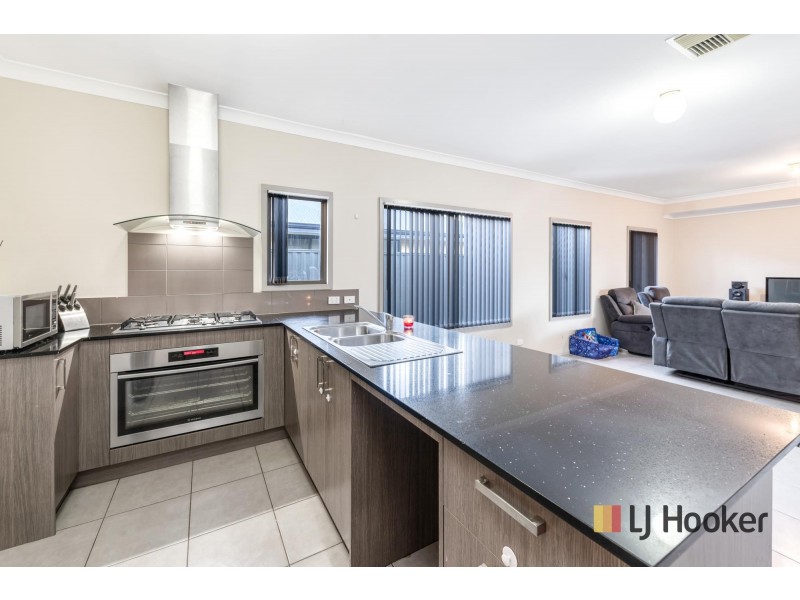 12 Noctis Way, Aveley WA 6069