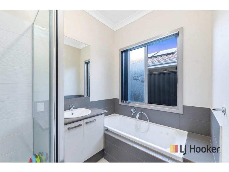 12 Noctis Way, Aveley WA 6069