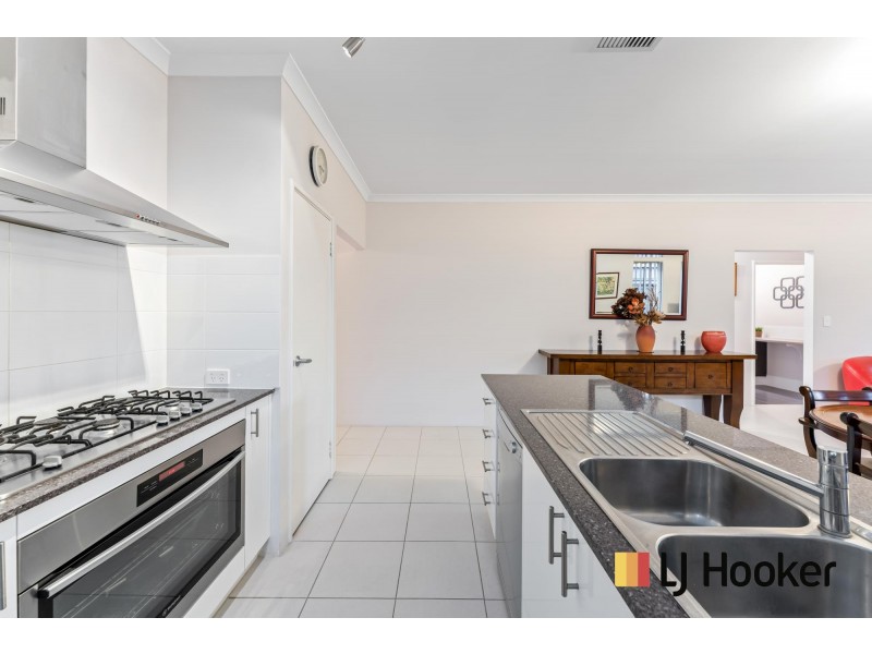 8 Minikin Drive, Aveley WA 6069