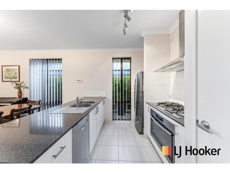 8 Minikin Drive, Aveley WA 6069