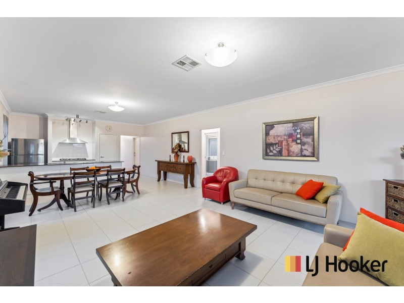 8 Minikin Drive, Aveley WA 6069