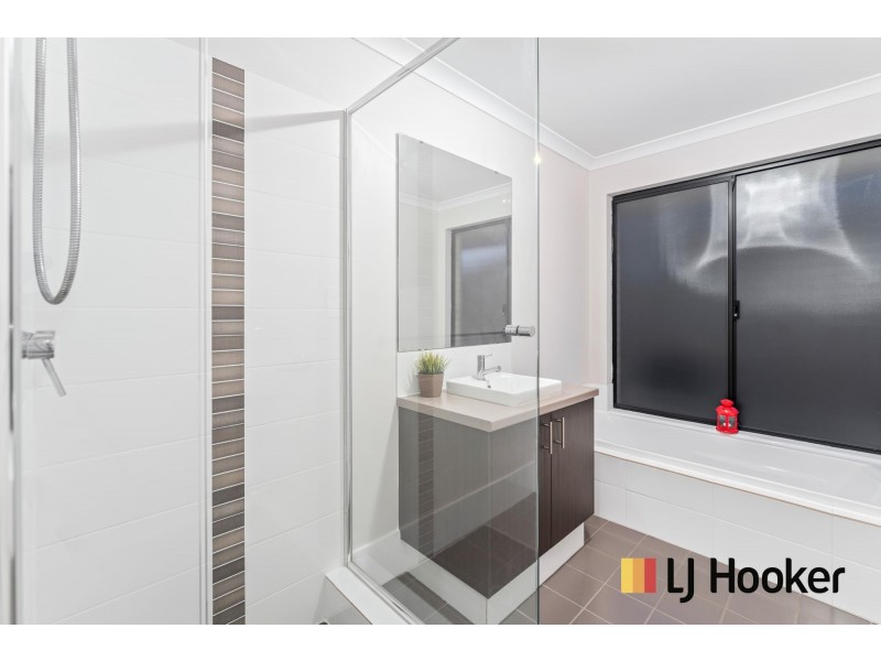 8 Minikin Drive, Aveley WA 6069