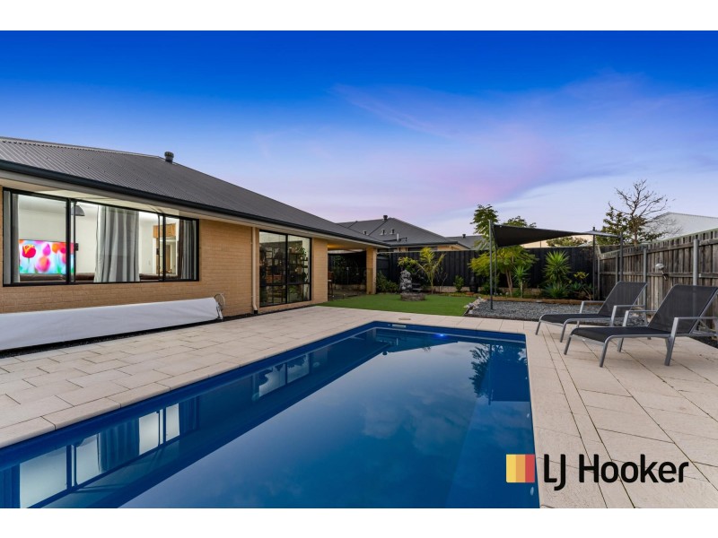 18 Mitre Bend, Ellenbrook WA 6069