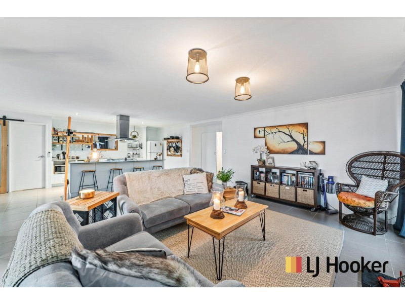 18 Mitre Bend, Ellenbrook WA 6069