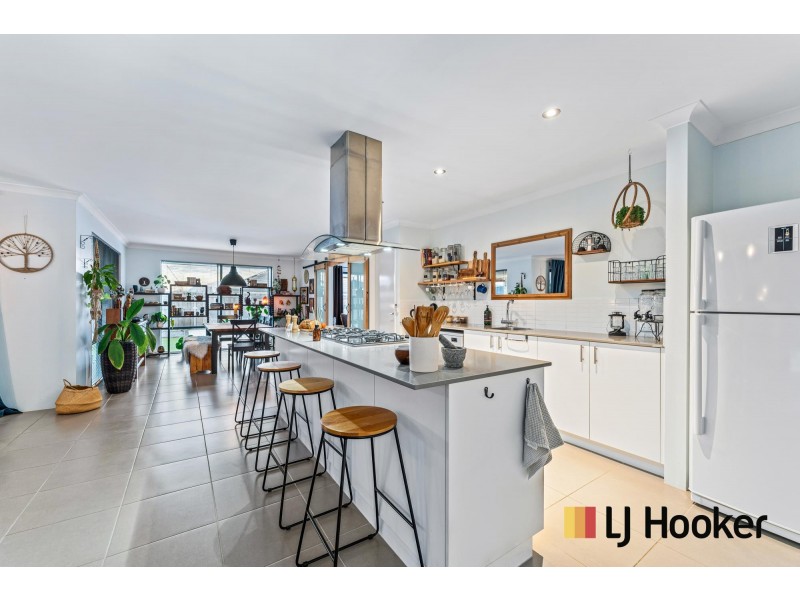 18 Mitre Bend, Ellenbrook WA 6069