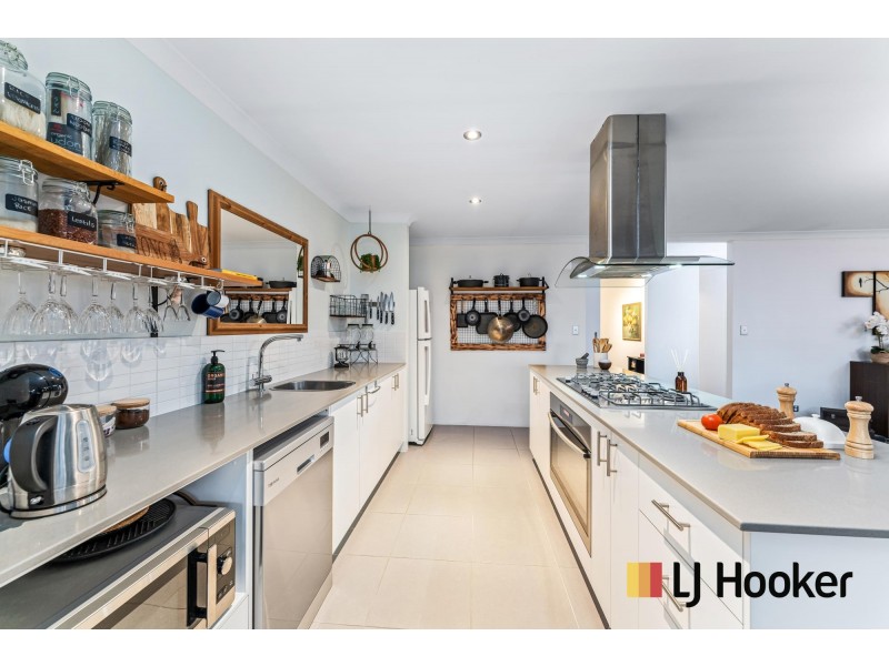 18 Mitre Bend, Ellenbrook WA 6069