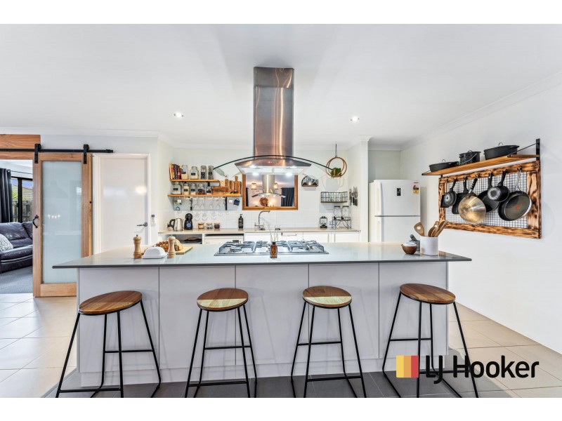 18 Mitre Bend, Ellenbrook WA 6069