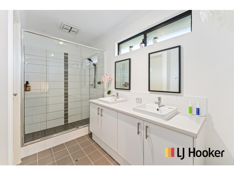 18 Mitre Bend, Ellenbrook WA 6069