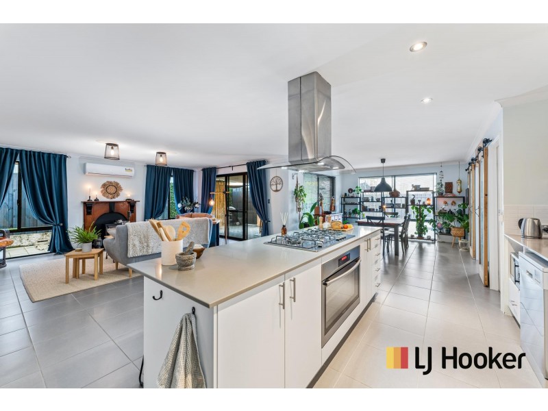 18 Mitre Bend, Ellenbrook WA 6069