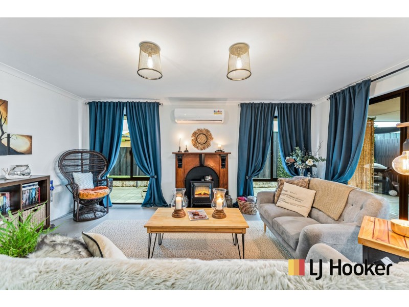 18 Mitre Bend, Ellenbrook WA 6069