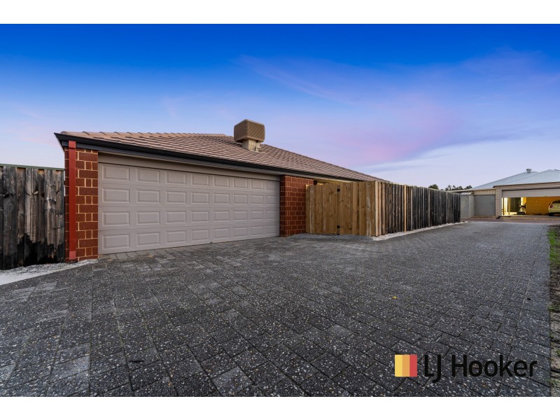 122A BRIXTON CRESCENT, Ellenbrook WA 6069