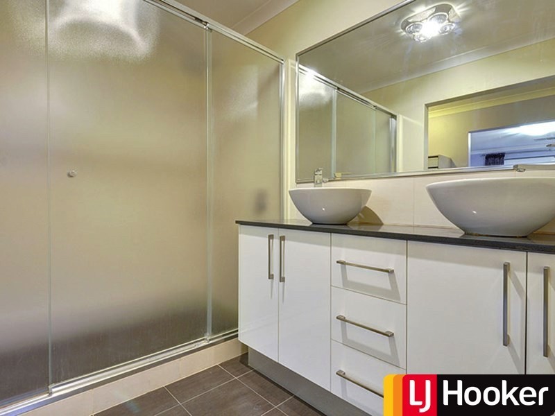 5 FLORIBUNDA GATE, Dayton WA 6055