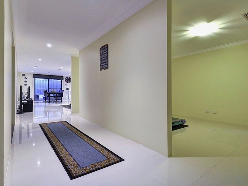 5 FLORIBUNDA GATE, Dayton WA 6055