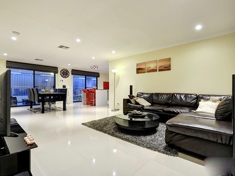 5 FLORIBUNDA GATE, Dayton WA 6055