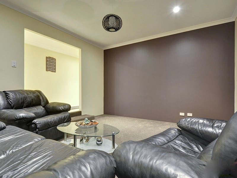 5 FLORIBUNDA GATE, Dayton WA 6055