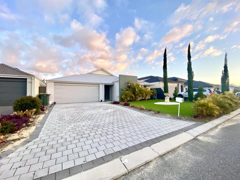 18 CALENDIA WAY, Dayton WA 6055