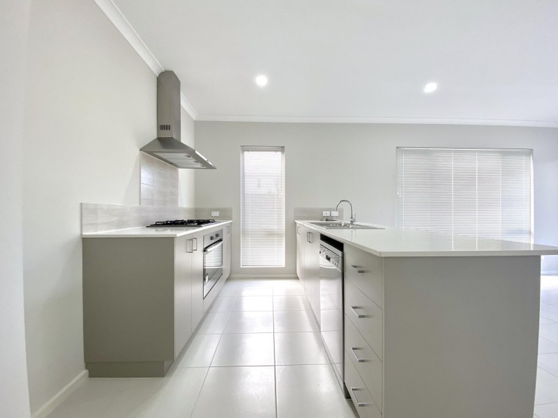 64 Strinesdale Boulevard, Aveley WA 6069