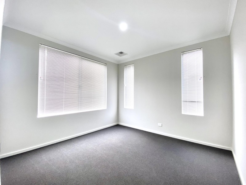 64 Strinesdale Boulevard, Aveley WA 6069