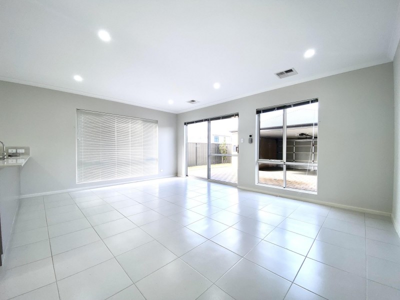 64 Strinesdale Boulevard, Aveley WA 6069