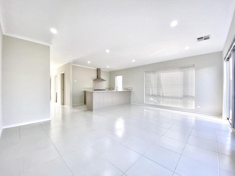 64 Strinesdale Boulevard, Aveley WA 6069