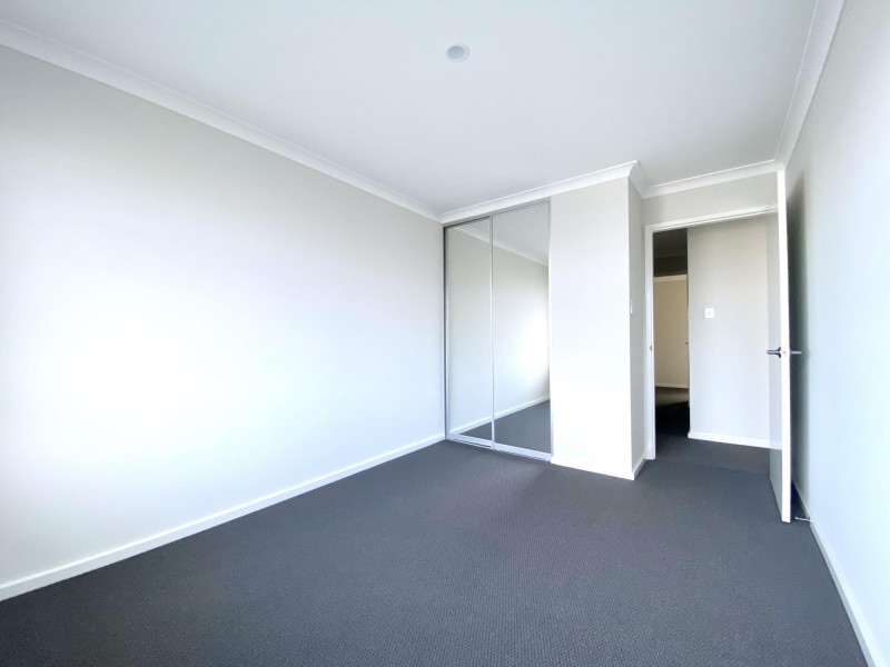 64 Strinesdale Boulevard, Aveley WA 6069