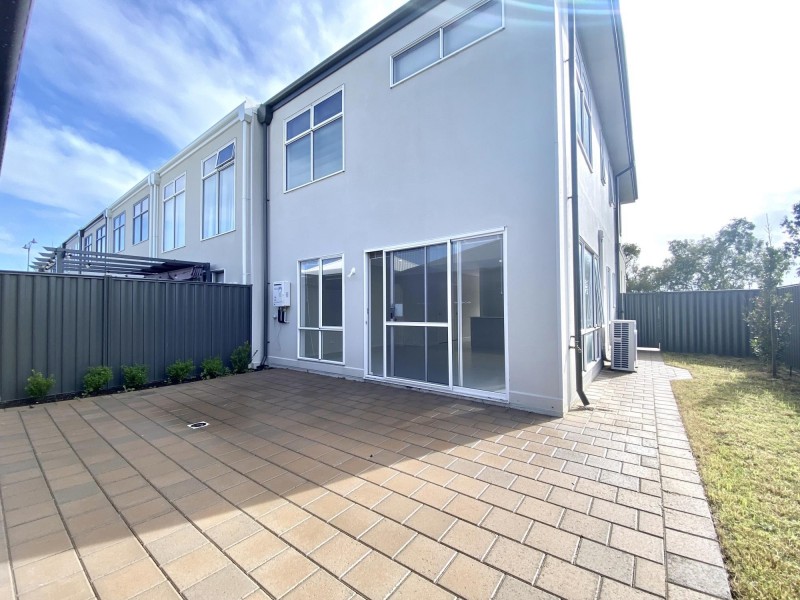 64 Strinesdale Boulevard, Aveley WA 6069