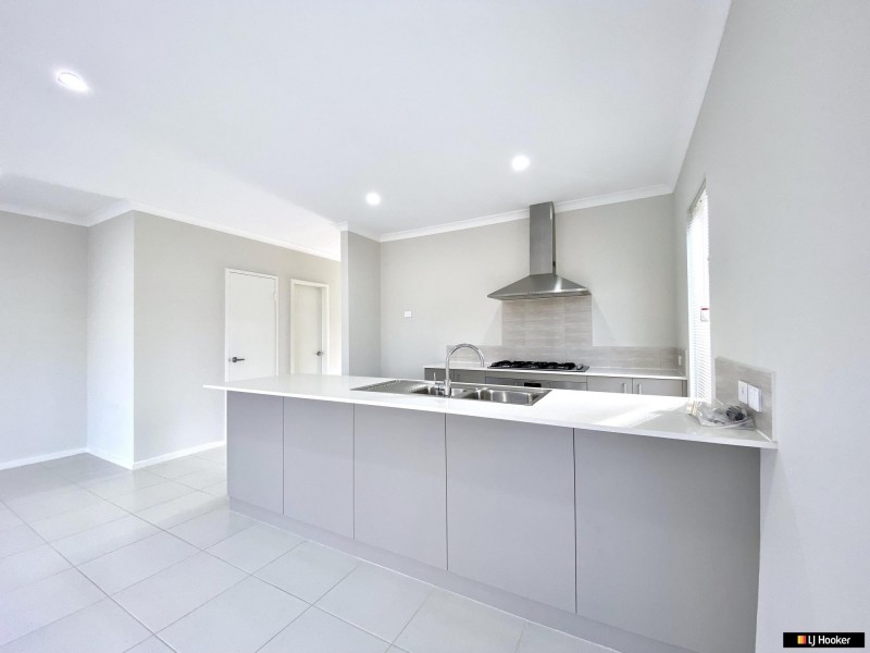 64 Strinesdale Boulevard, Aveley WA 6069