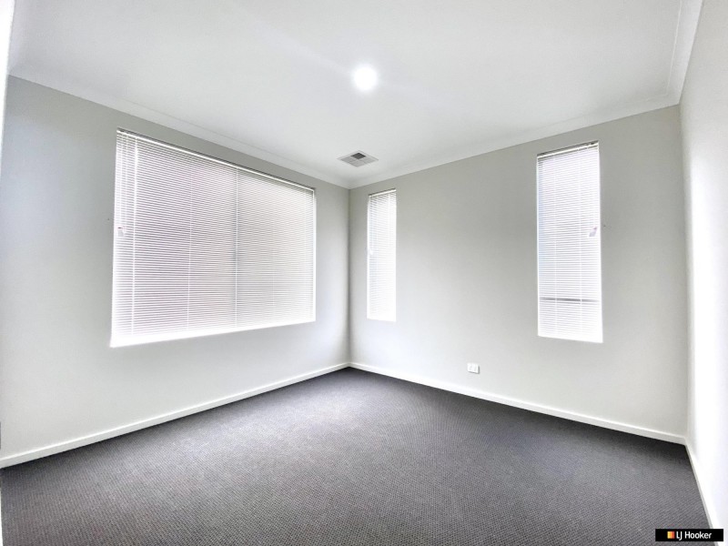 64 Strinesdale Boulevard, Aveley WA 6069