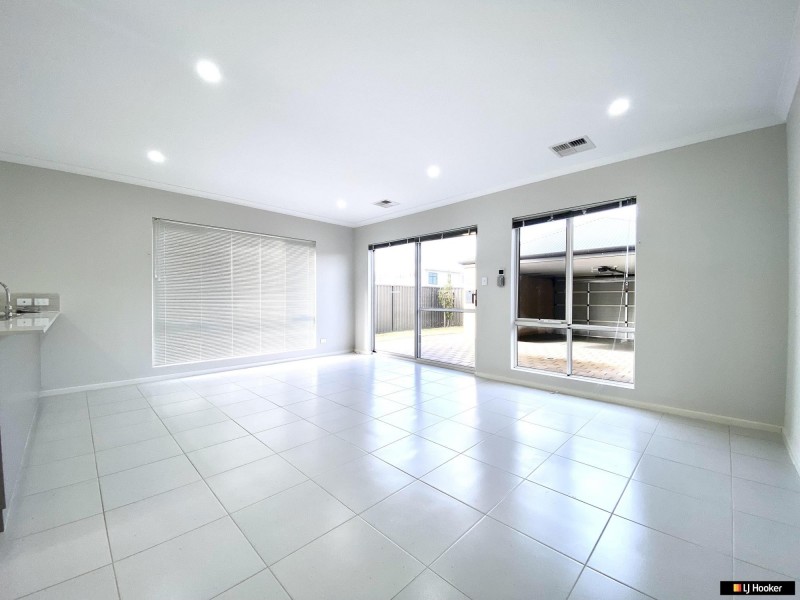 64 Strinesdale Boulevard, Aveley WA 6069