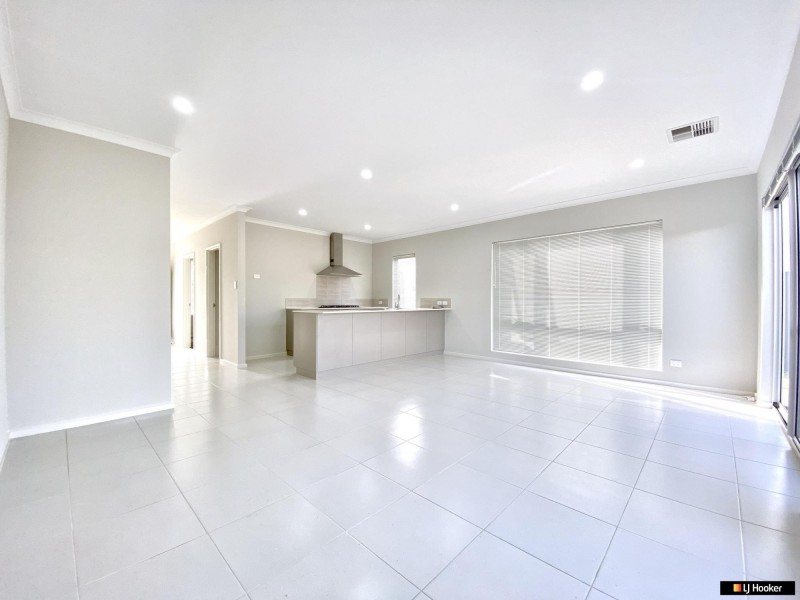 64 Strinesdale Boulevard, Aveley WA 6069
