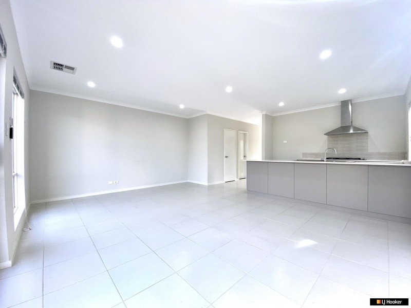 64 Strinesdale Boulevard, Aveley WA 6069