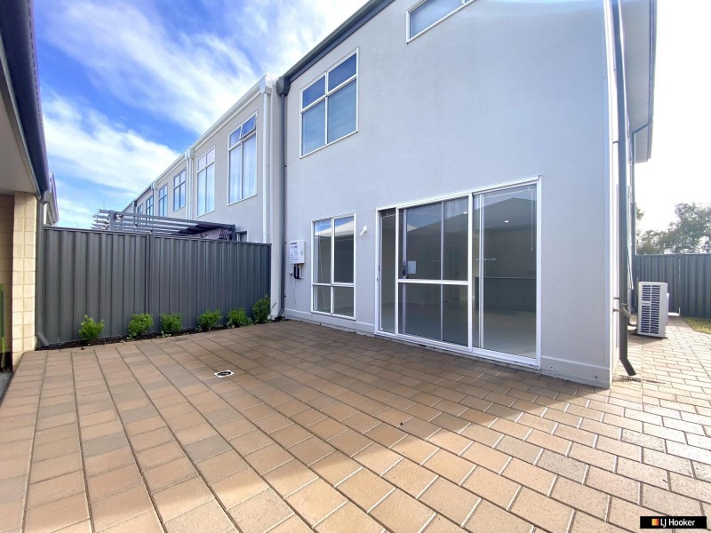 64 Strinesdale Boulevard, Aveley WA 6069