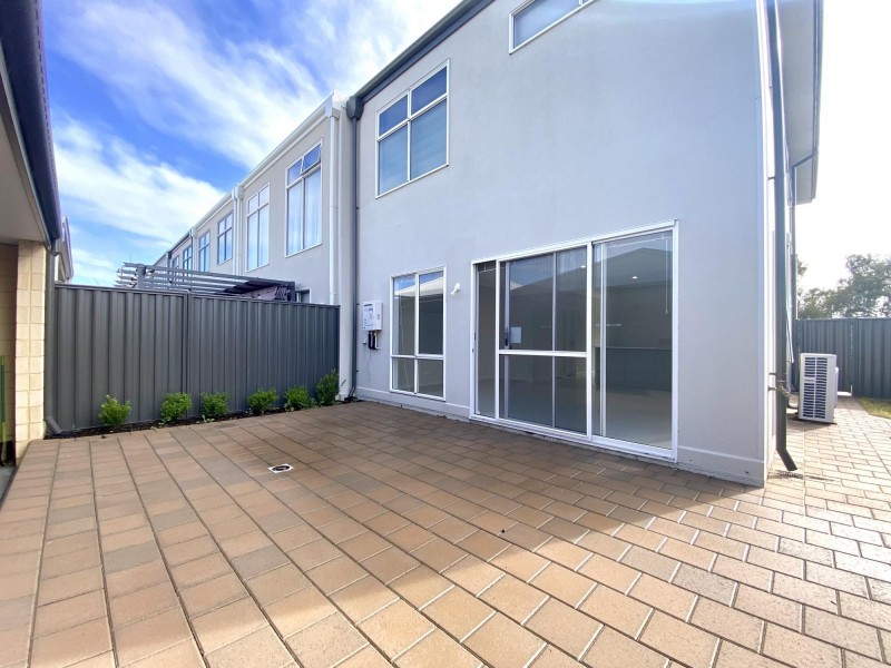 64 Strinesdale Boulevard, Aveley WA 6069