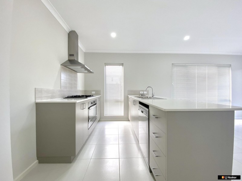 64 Strinesdale Boulevard, Aveley WA 6069