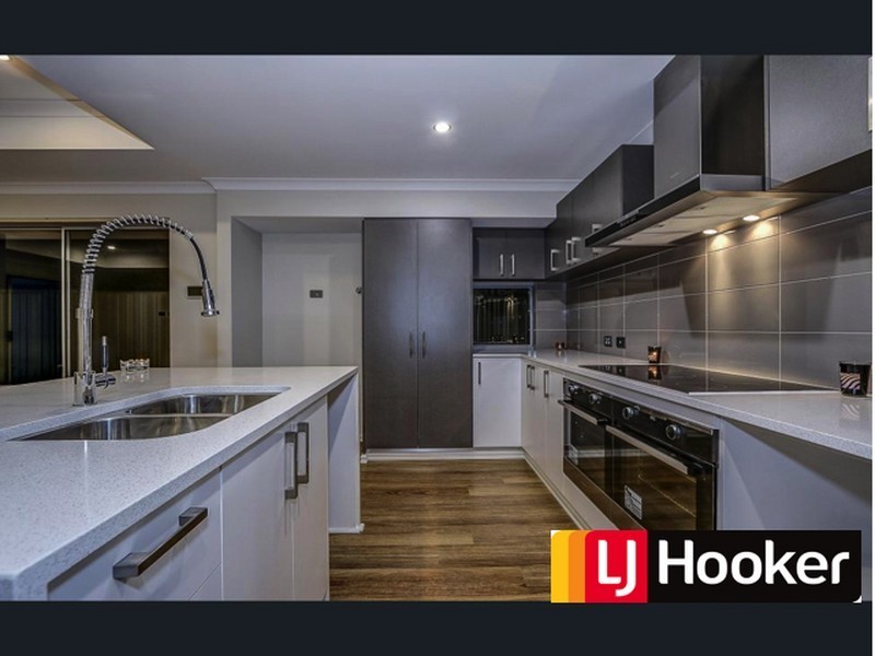 6 Dovestone Road, Aveley WA 6069