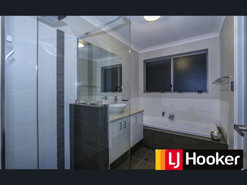 6 Dovestone Road, Aveley WA 6069