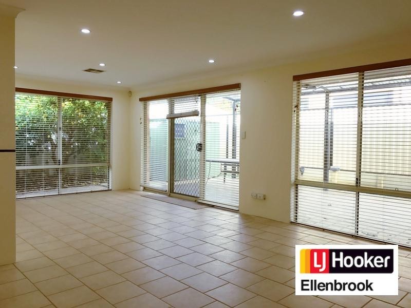 1 Bianchi Place, Alexander Heights WA 6064