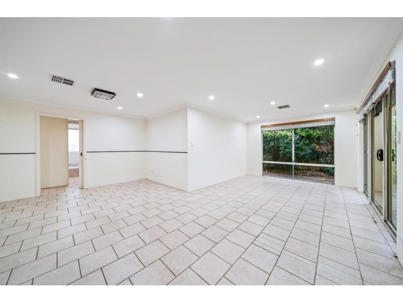 1 Bianchi Place, Alexander Heights WA 6064